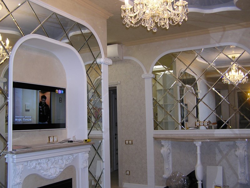 Зеркальная плитка, зеркальное панно - Производство зеркальной плитки с фацетом по размерам разработанного проекта в Одессе. Установка зеркального панно различной степени сложности. Использование качественного зеркала как исходного материала.